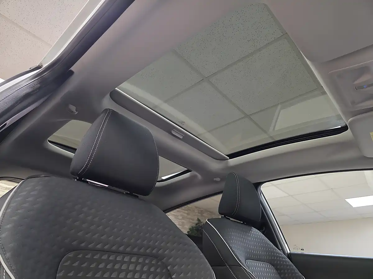 Used 2017 Ford Fiesta Titanium White - Interior and Exterior details 5