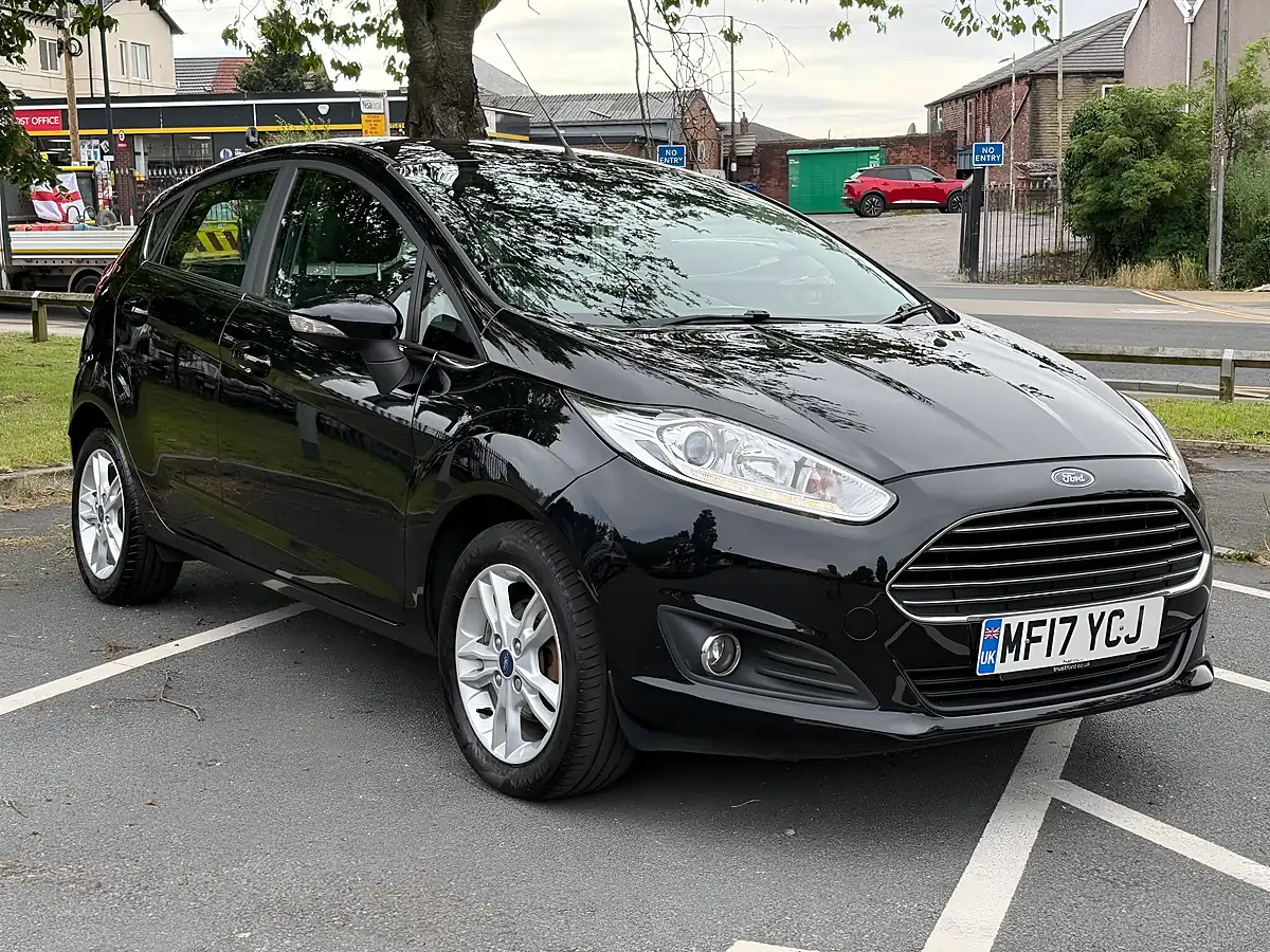 Used 2017 Ford Fiesta Zetec Black - Front View