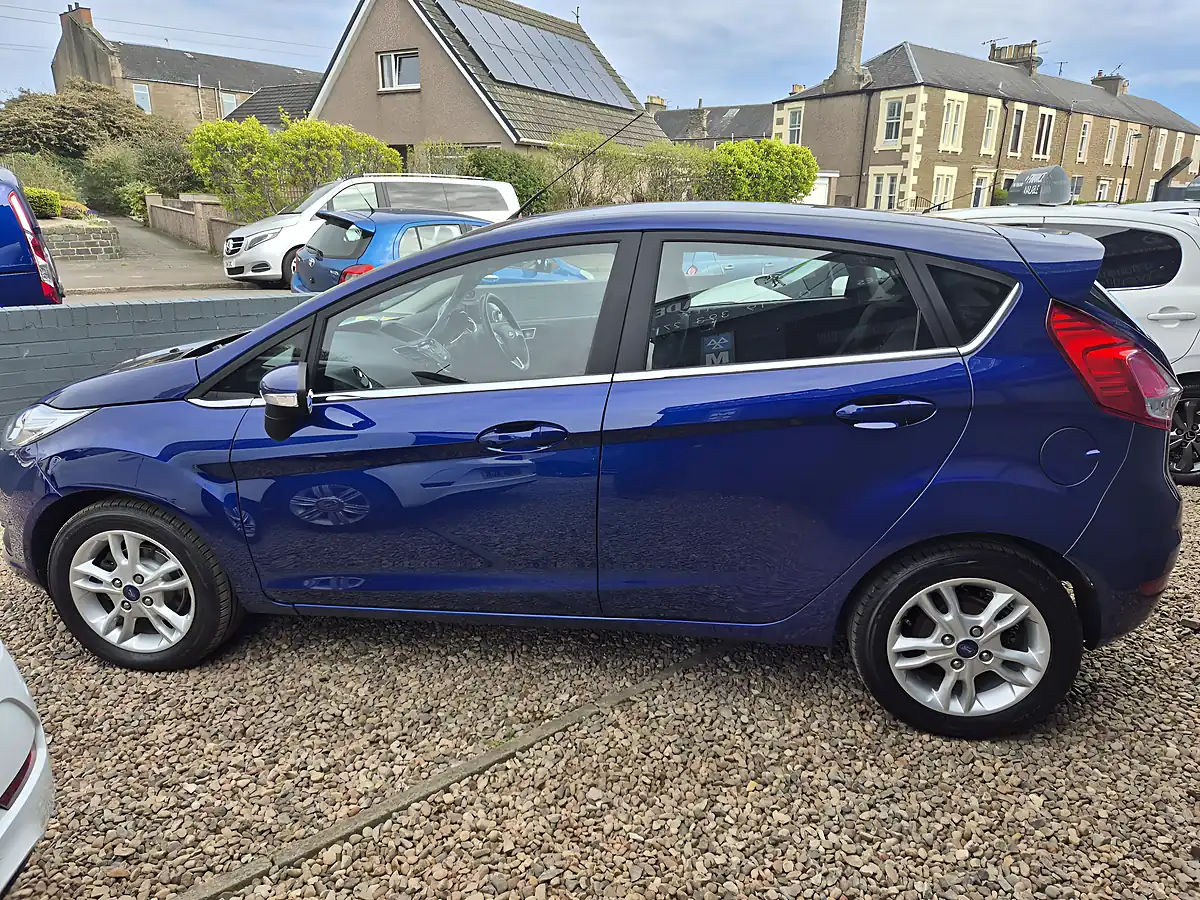 Used 2017 Ford Fiesta Zetec Blue - Interior and Exterior details 5