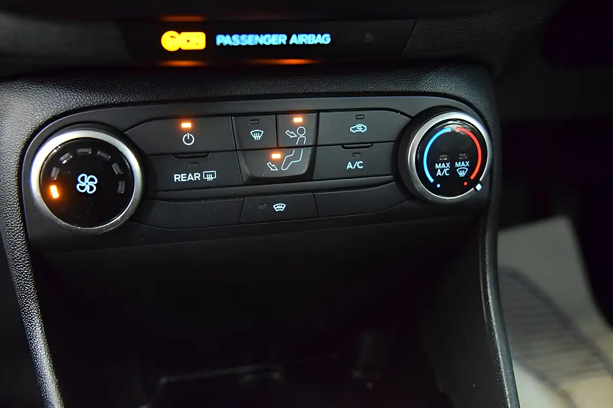 Used 2017 Ford Fiesta Zetec Blue - Interior and Exterior details 18