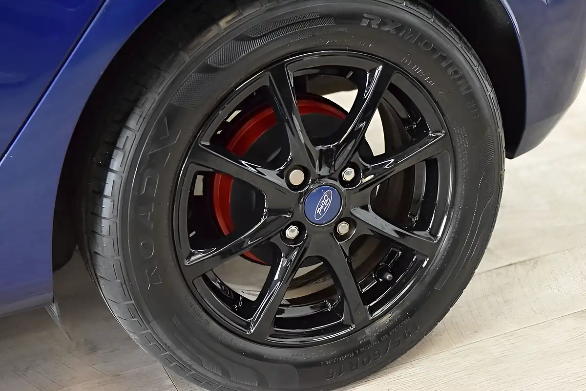 Used 2017 Ford Fiesta Zetec Blue - Interior and Exterior details 6