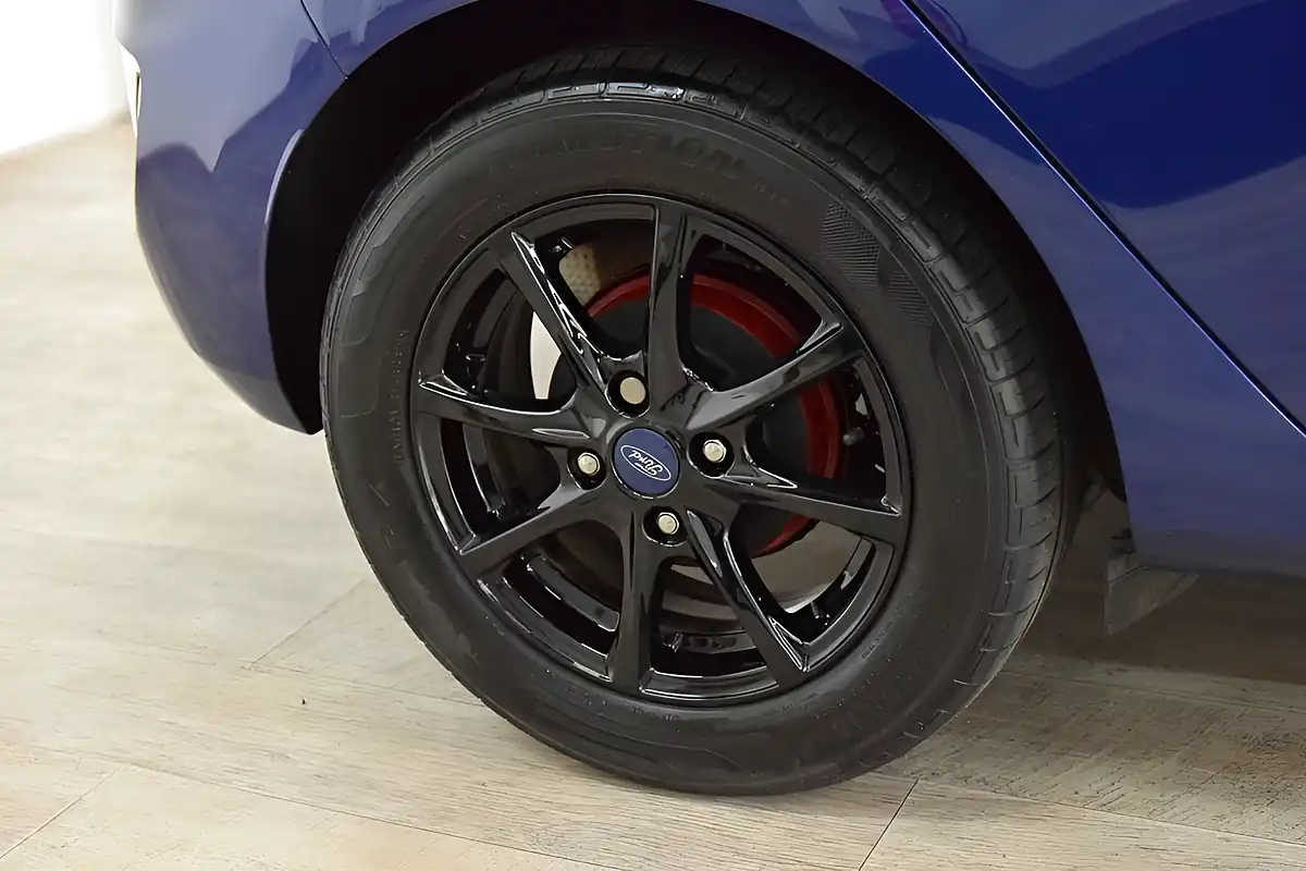 Used 2017 Ford Fiesta Zetec Blue - Interior and Exterior details 8