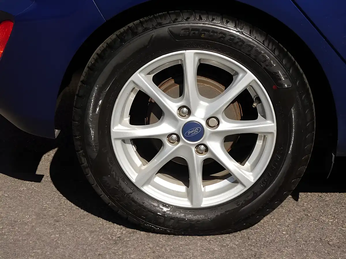 Used 2017 Ford Fiesta Zetec Deep Impact Blue Metallic - Interior and Exterior details 17