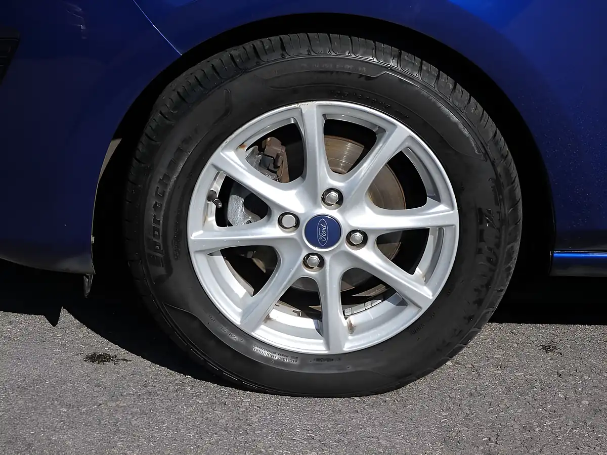 Used 2017 Ford Fiesta Zetec Deep Impact Blue Metallic - Interior and Exterior details 18
