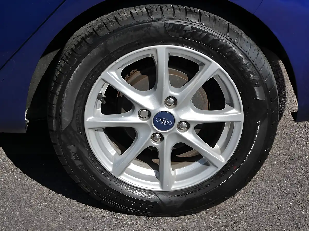 Used 2017 Ford Fiesta Zetec Deep Impact Blue Metallic - Interior and Exterior details 19