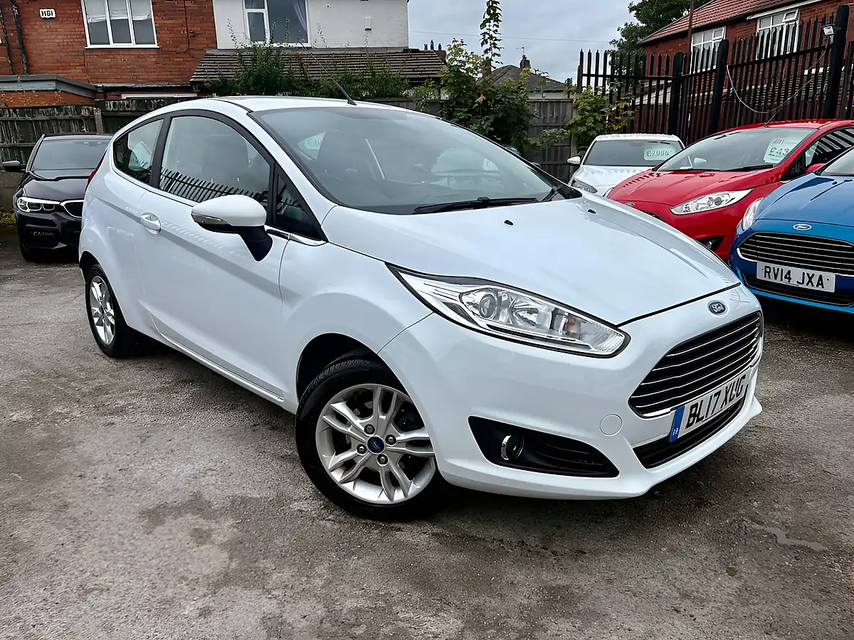 Used 2017 Ford Fiesta Zetec Frozen White - Front View