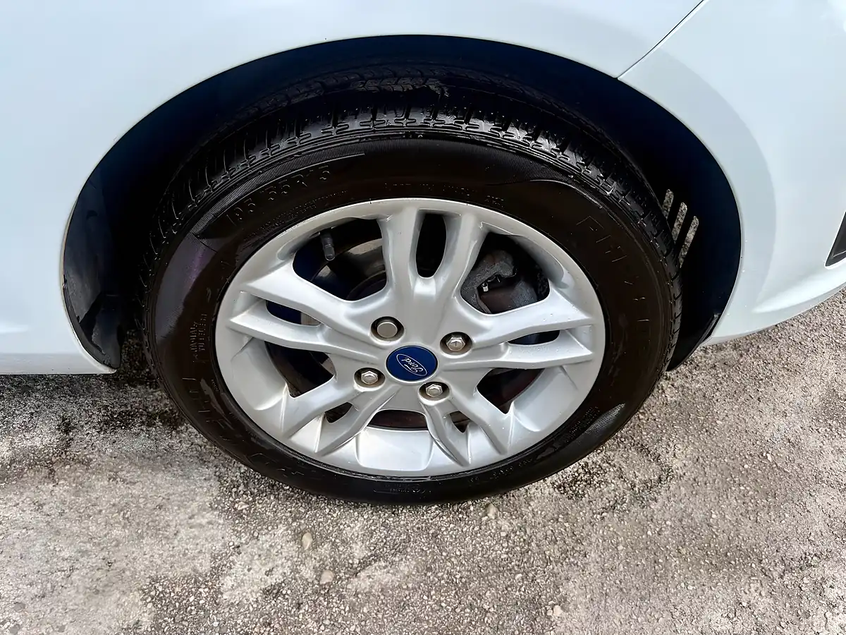 Used 2017 Ford Fiesta Zetec Frozen White - Interior and Exterior details 16