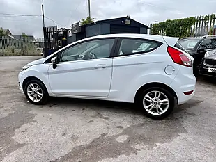 Used 2017 Ford Fiesta Zetec Frozen White - Interior and Exterior details 5