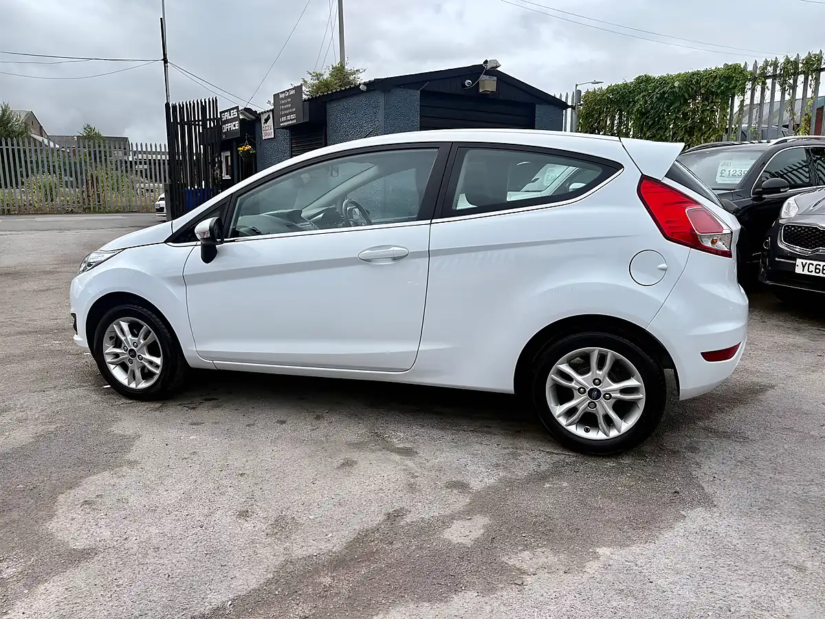 Used 2017 Ford Fiesta Zetec Frozen White - Interior and Exterior details 5