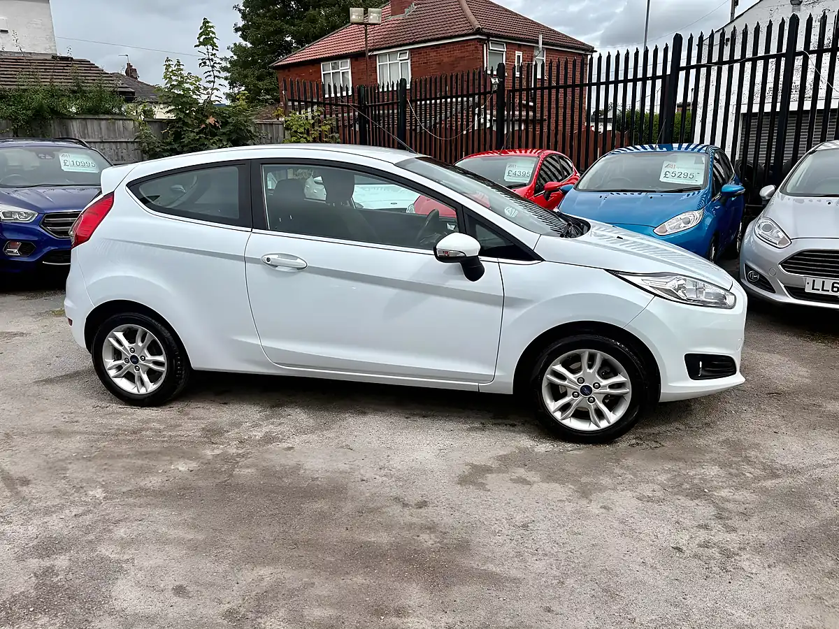 Used 2017 Ford Fiesta Zetec Frozen White - Interior and Exterior details 6