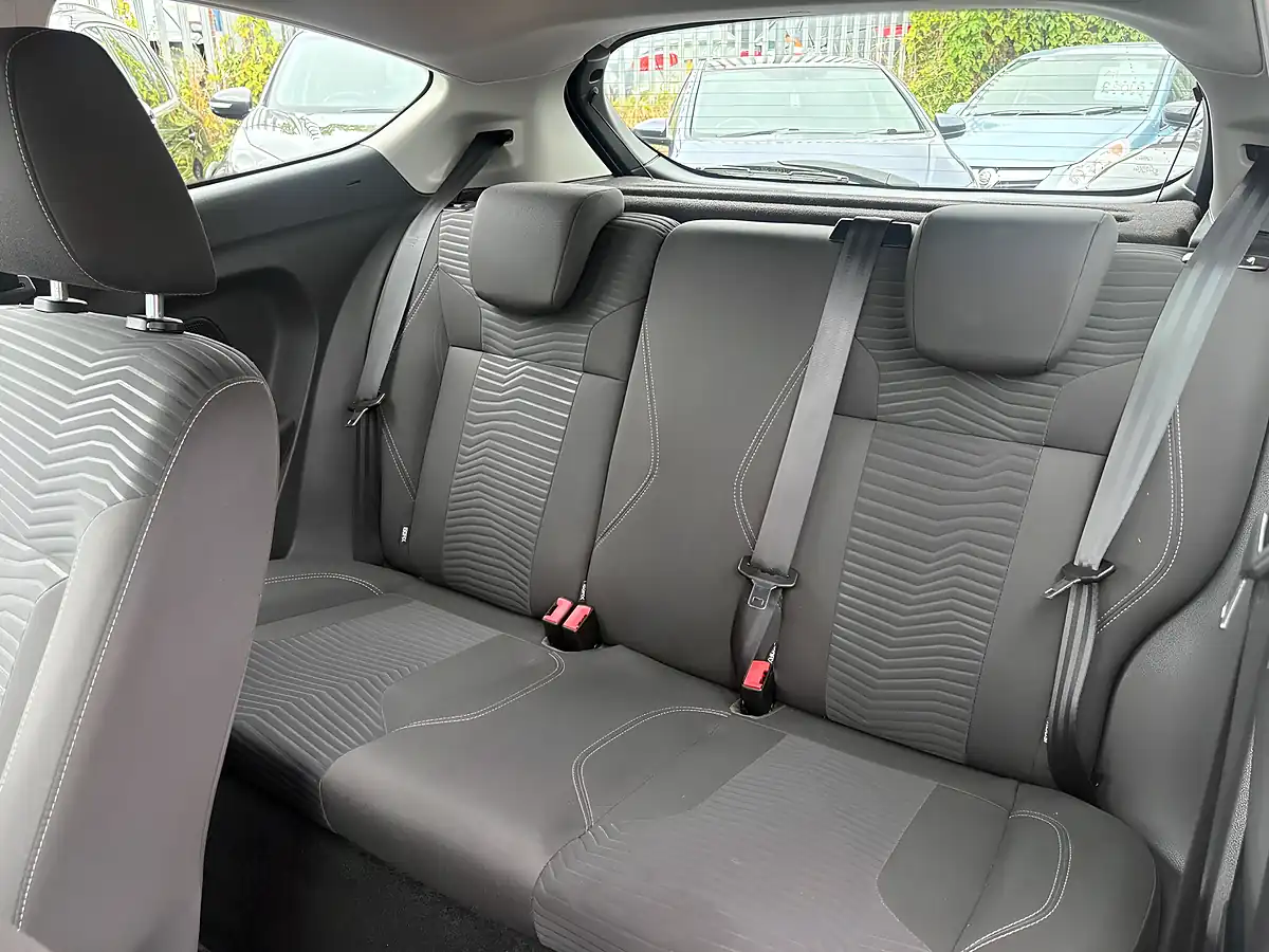 Used 2017 Ford Fiesta Zetec Frozen White - Interior and Exterior details 7