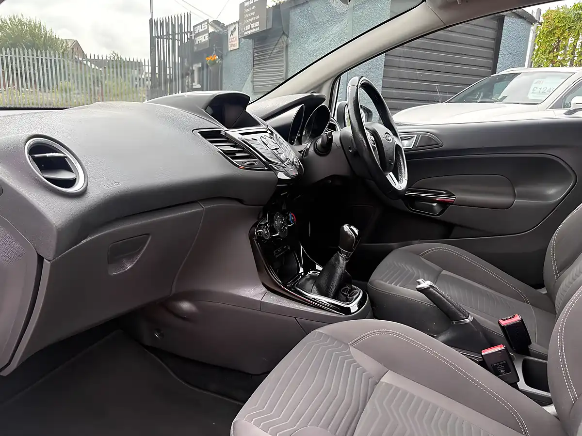 Used 2017 Ford Fiesta Zetec Frozen White - Interior and Exterior details 8