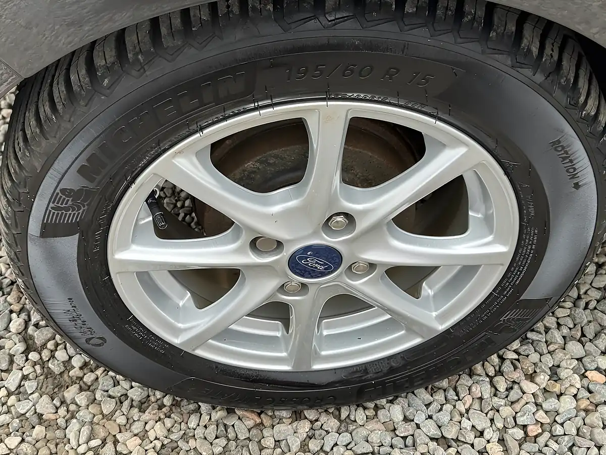 Used 2017 Ford Fiesta Zetec Grey - Interior and Exterior details 14