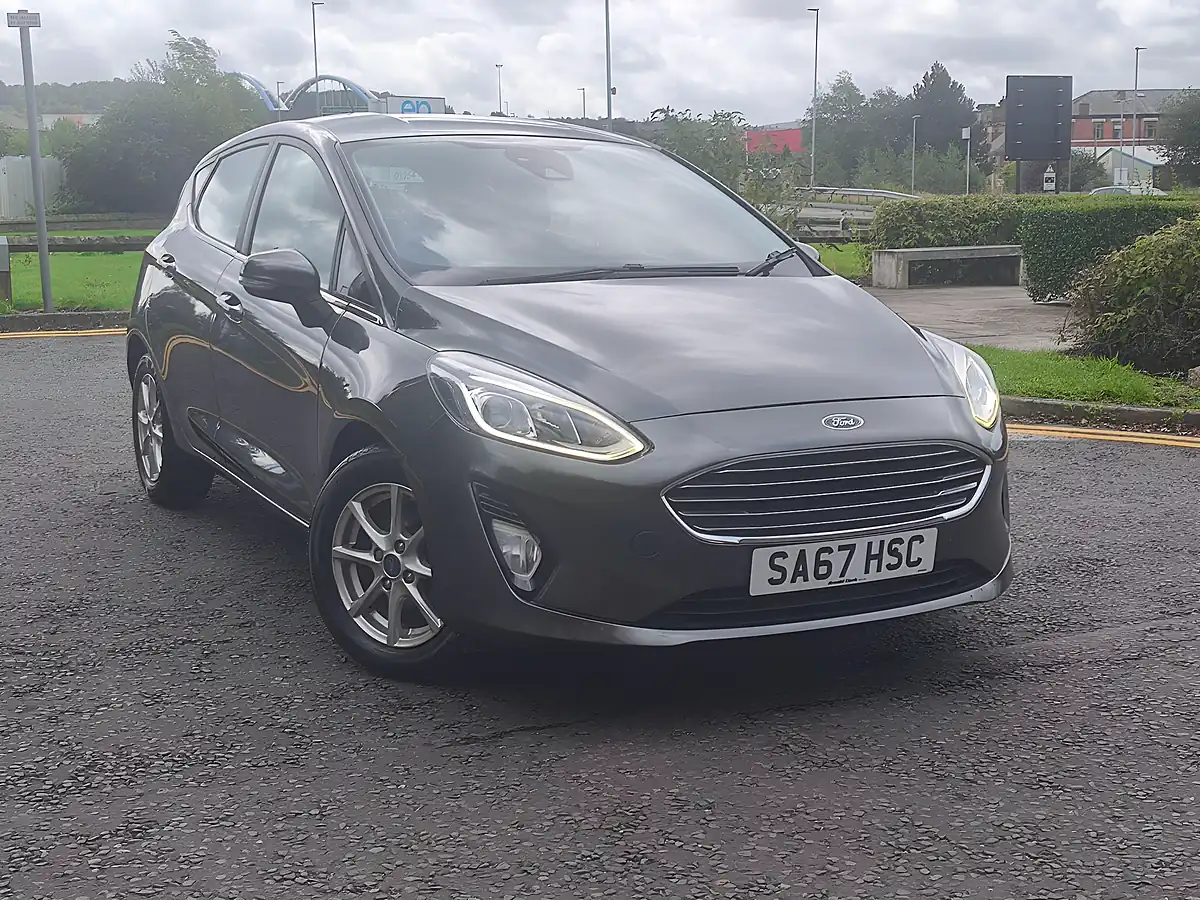 Used 2017 Ford Fiesta Zetec Grey - Front View