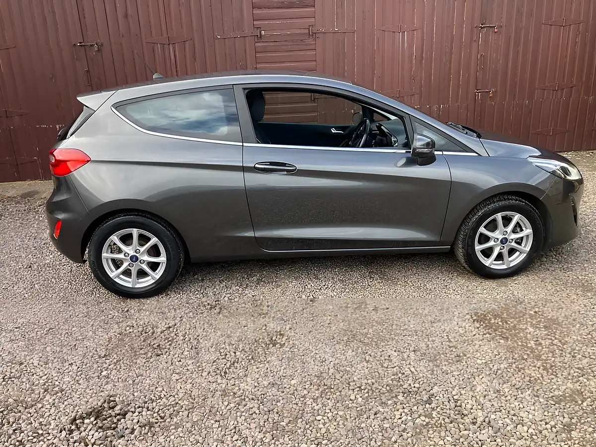 Used 2017 Ford Fiesta Zetec Grey - Interior and Exterior details 5