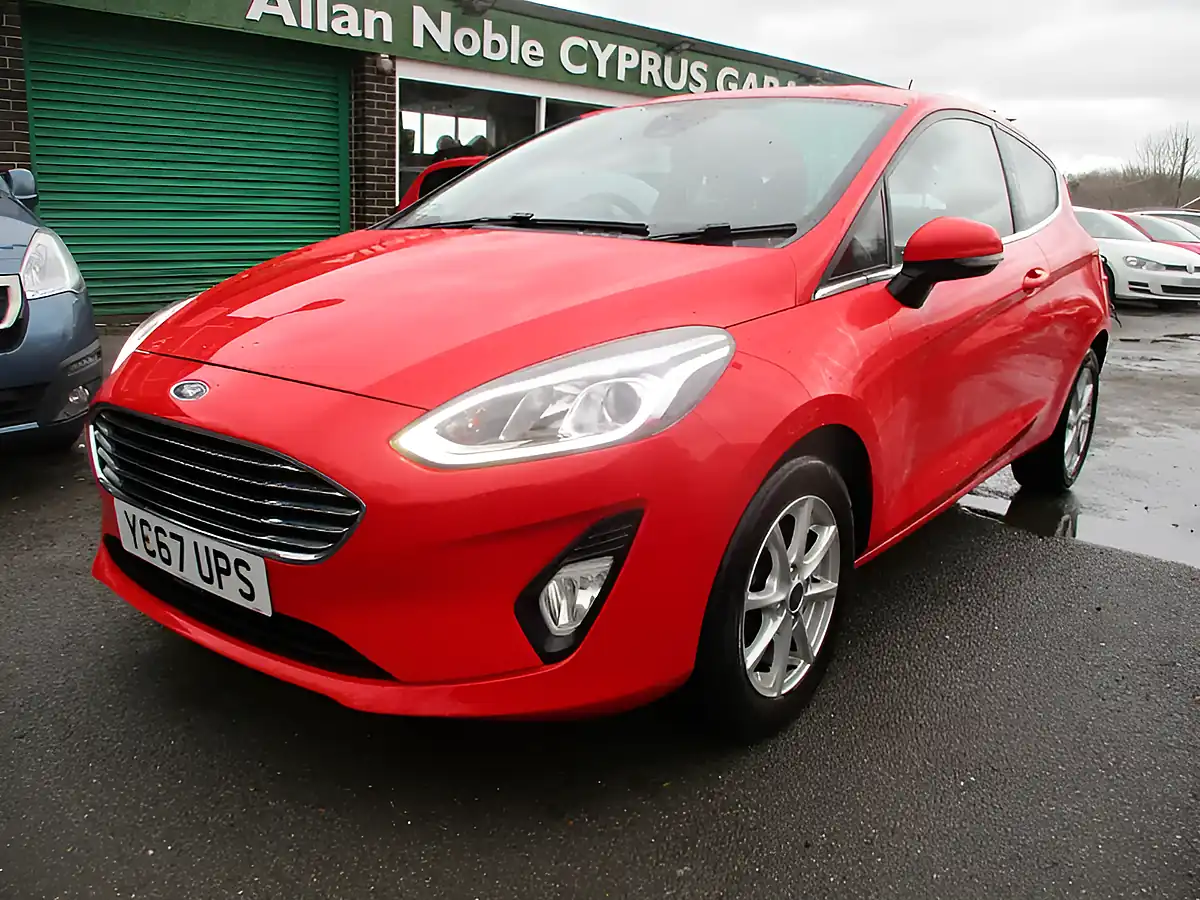 Used 2017 Ford Fiesta Zetec Red - Front View