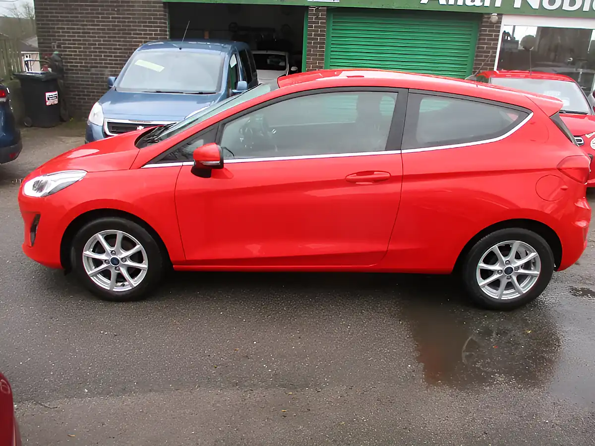 Used 2017 Ford Fiesta Zetec Red - Interior and Exterior details 8