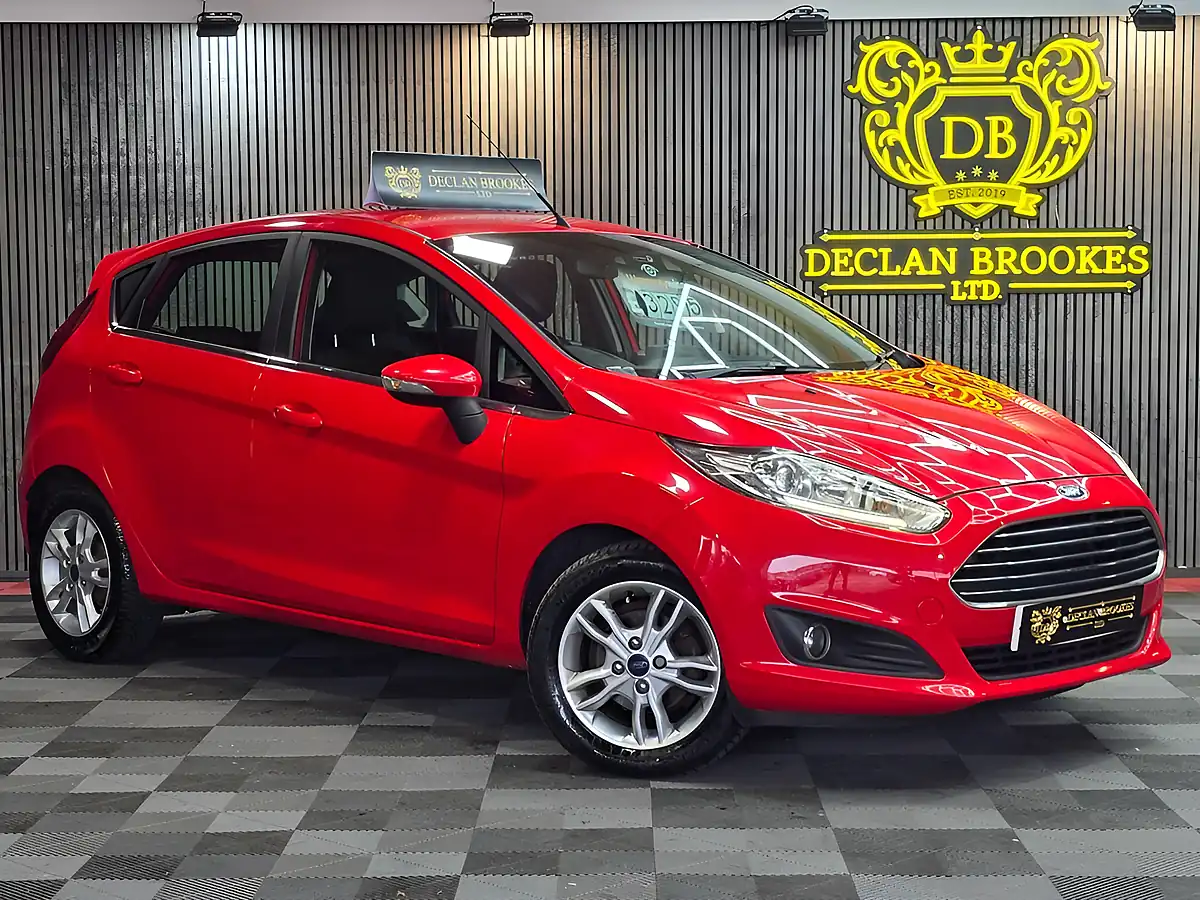 Used 2017 Ford Fiesta Zetec Red - Front View