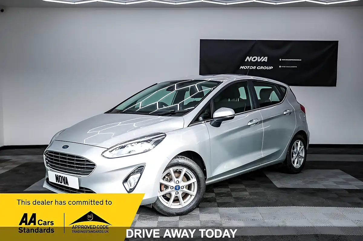 Used 2017 Ford Fiesta Zetec Silver - Front View