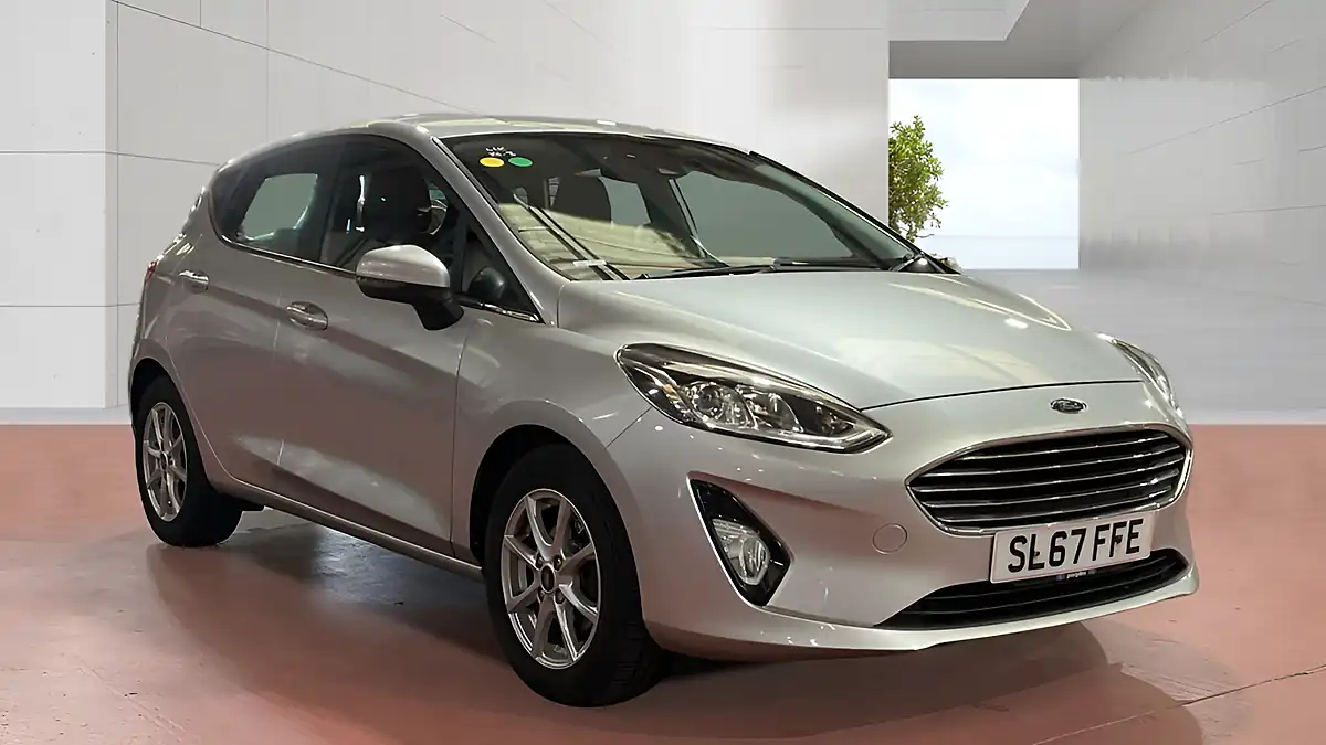 Used 2017 Ford Fiesta Zetec Silver - Front View