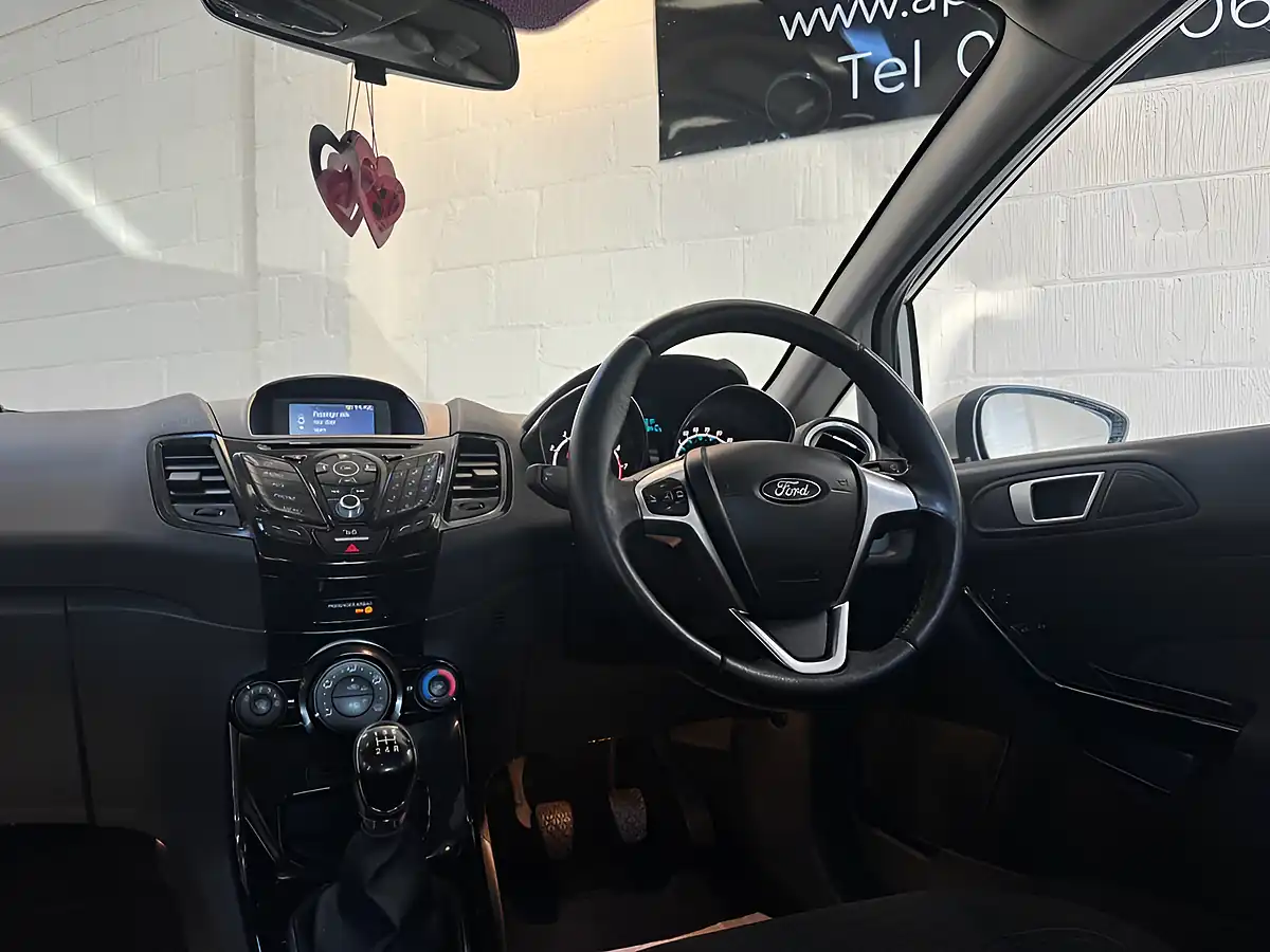 Used 2017 Ford Fiesta Zetec Silver - Interior and Exterior details 15