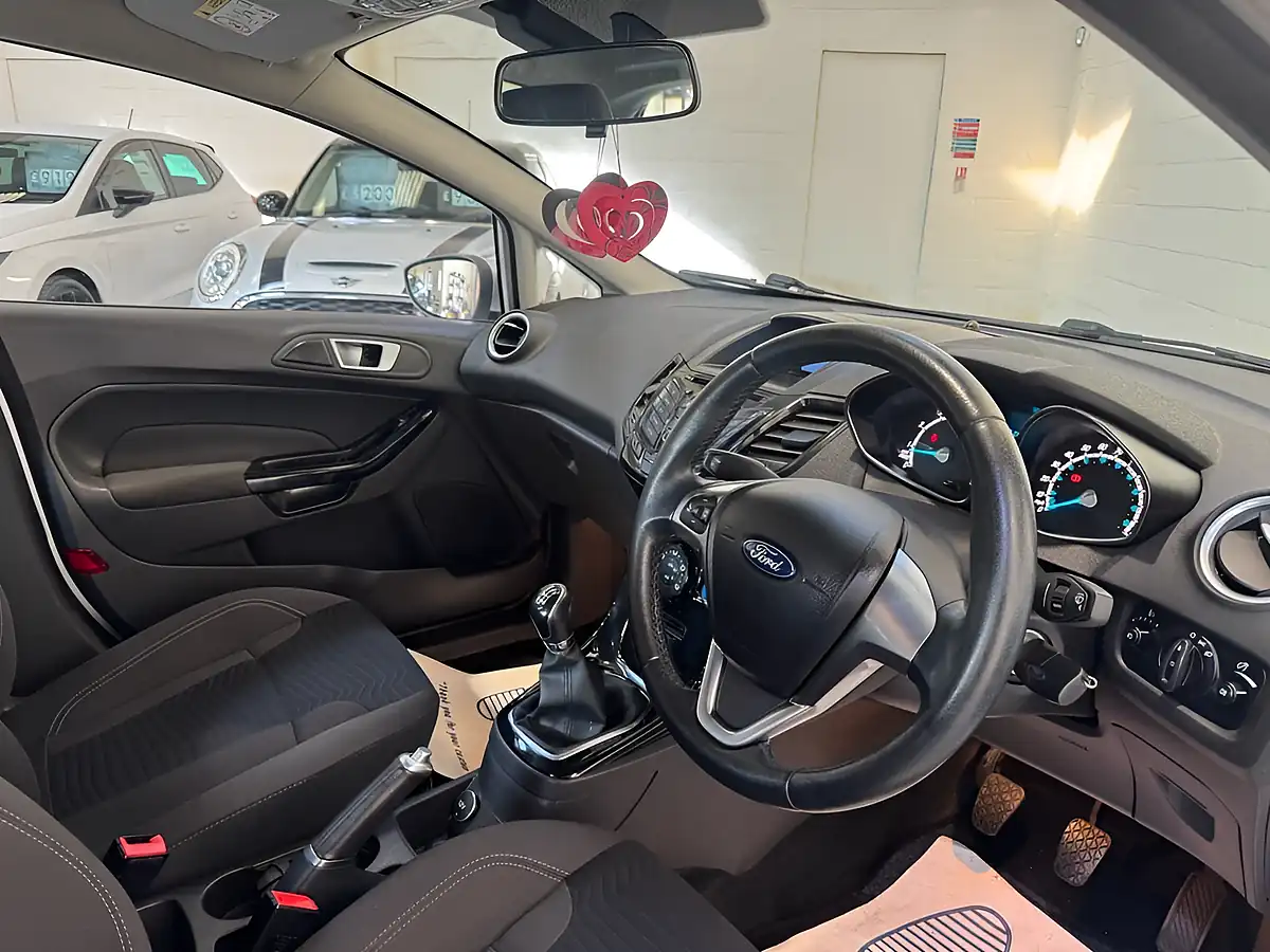 Used 2017 Ford Fiesta Zetec Silver - Interior and Exterior details 16