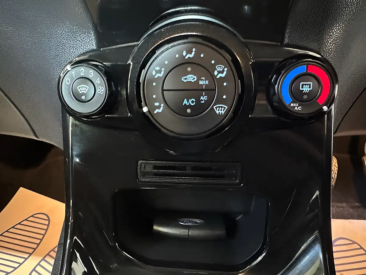 Used 2017 Ford Fiesta Zetec Silver - Interior and Exterior details 18