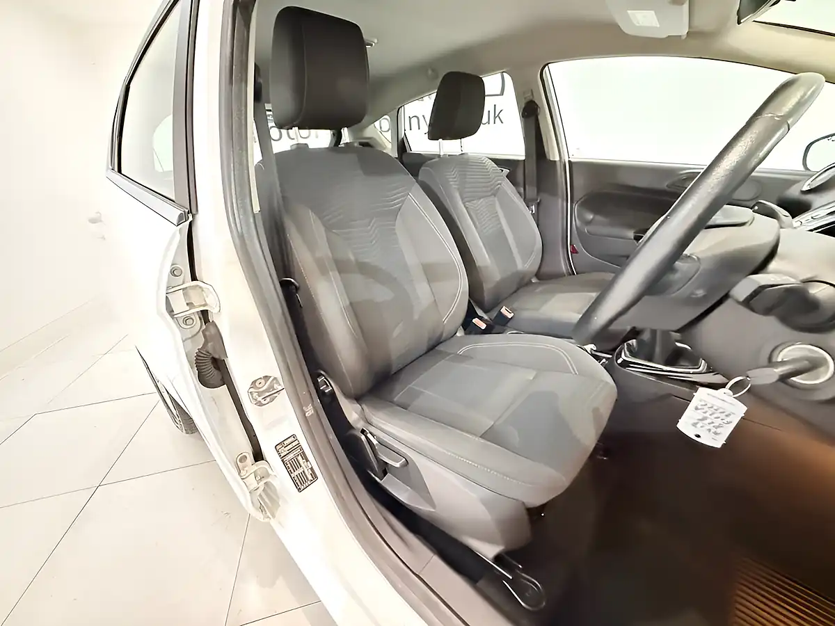 Used 2017 Ford Fiesta Zetec White - Interior and Exterior details 17