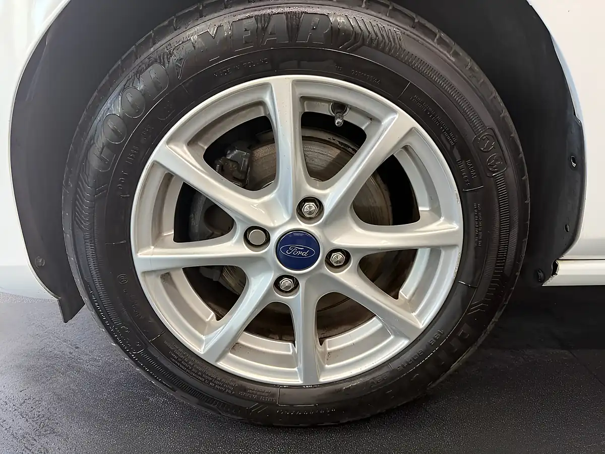 Used 2017 Ford Fiesta Zetec White - Interior and Exterior details 17