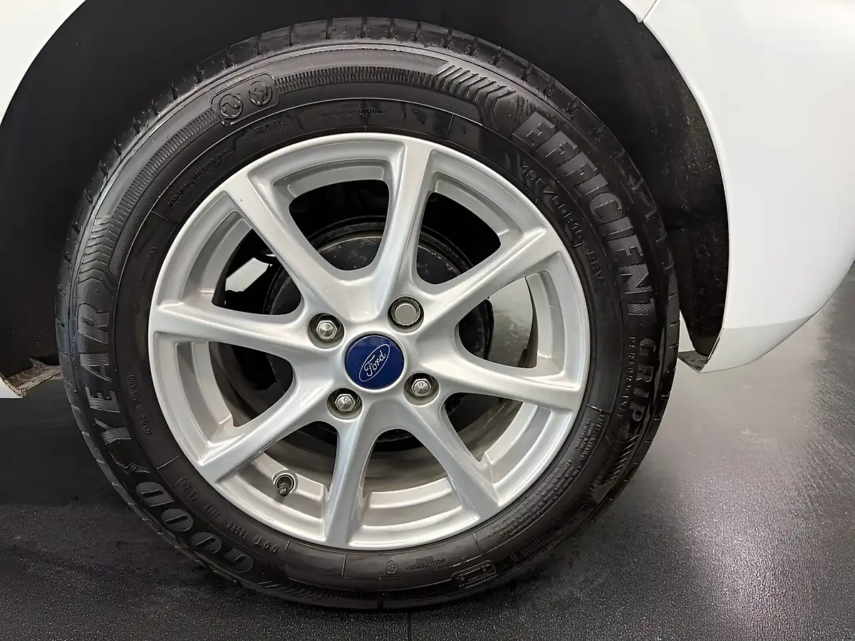 Used 2017 Ford Fiesta Zetec White - Interior and Exterior details 19