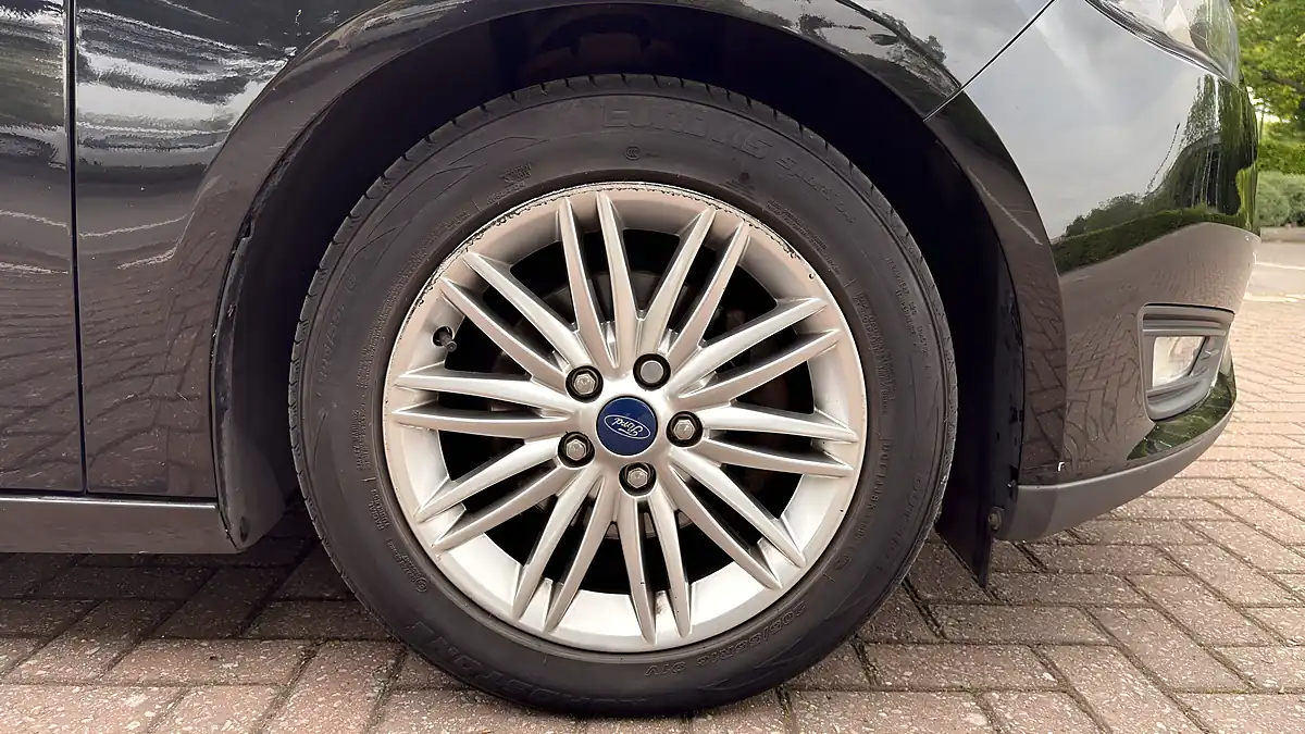 Used 2017 Ford Focus Black - Interior and Exterior details 10