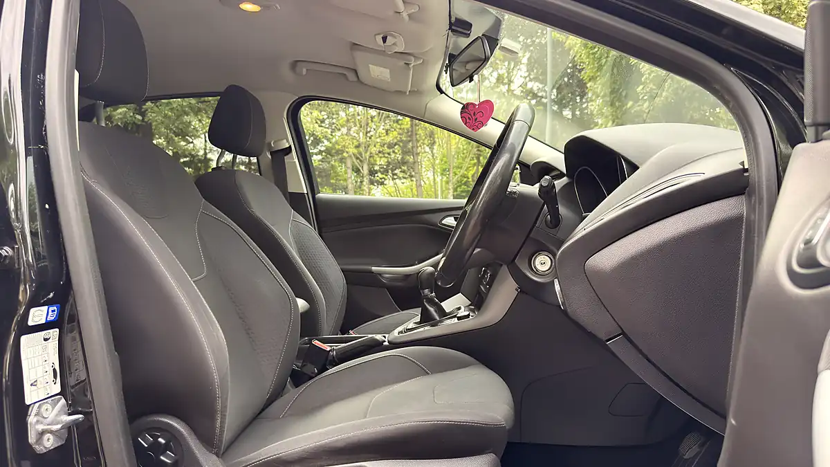 Used 2017 Ford Focus Black - Interior and Exterior details 13
