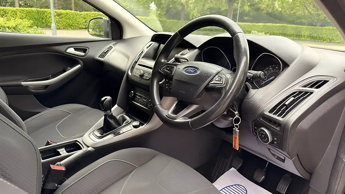 Used 2017 Ford Focus Black - Interior and Exterior details 14