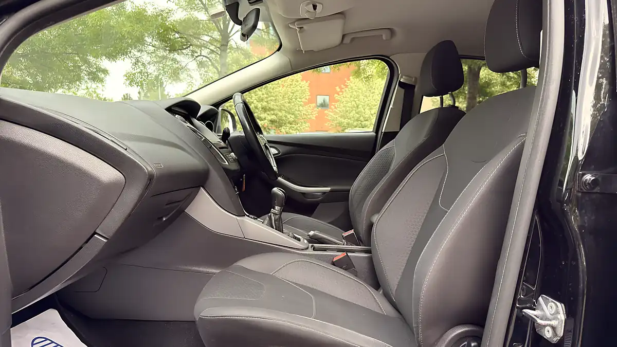 Used 2017 Ford Focus Black - Interior and Exterior details 16