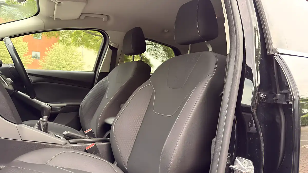 Used 2017 Ford Focus Black - Interior and Exterior details 18