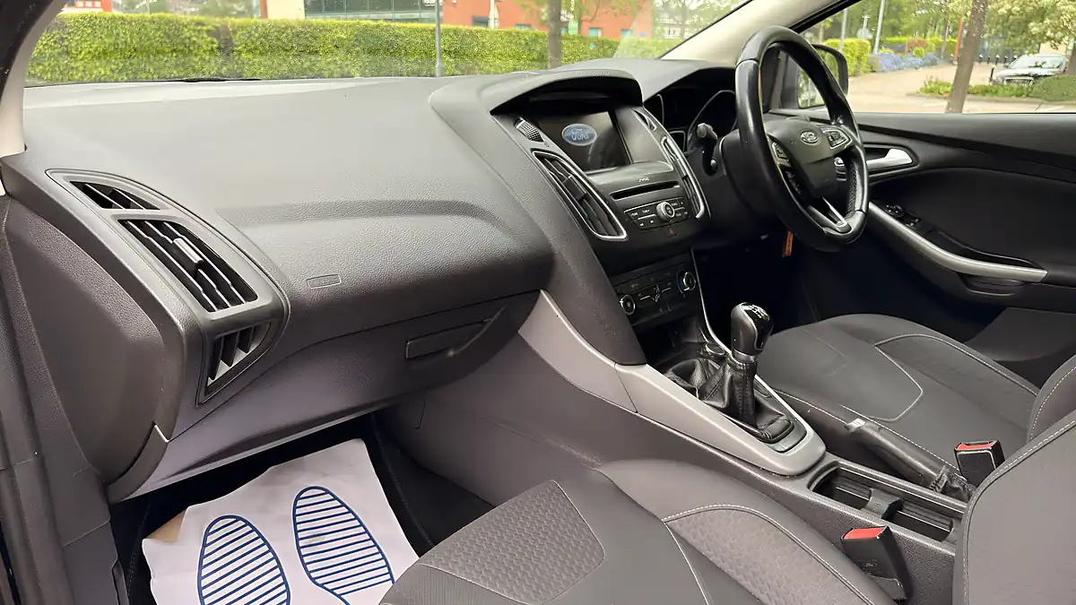 Used 2017 Ford Focus Black - Interior and Exterior details 20