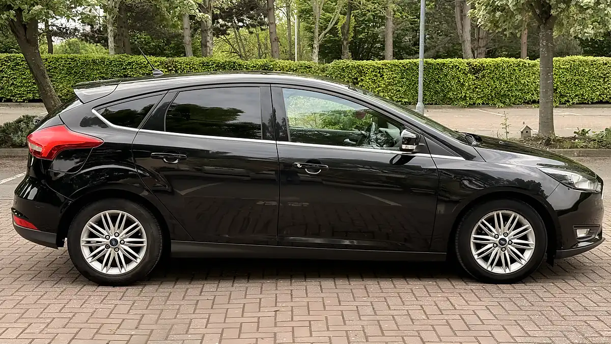 Used 2017 Ford Focus Black - Interior and Exterior details 8