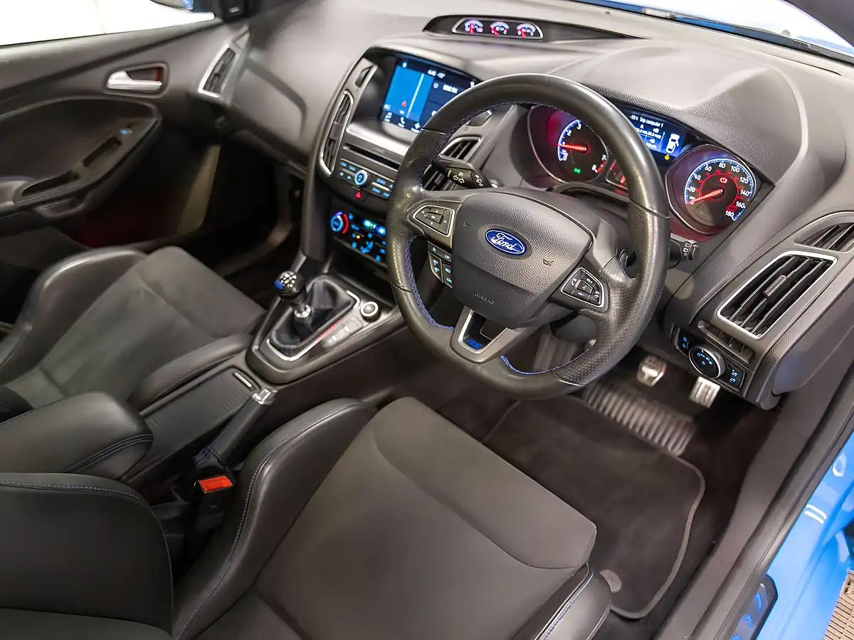 Used 2017 Ford Focus RS Blue - Interior and Exterior details 11