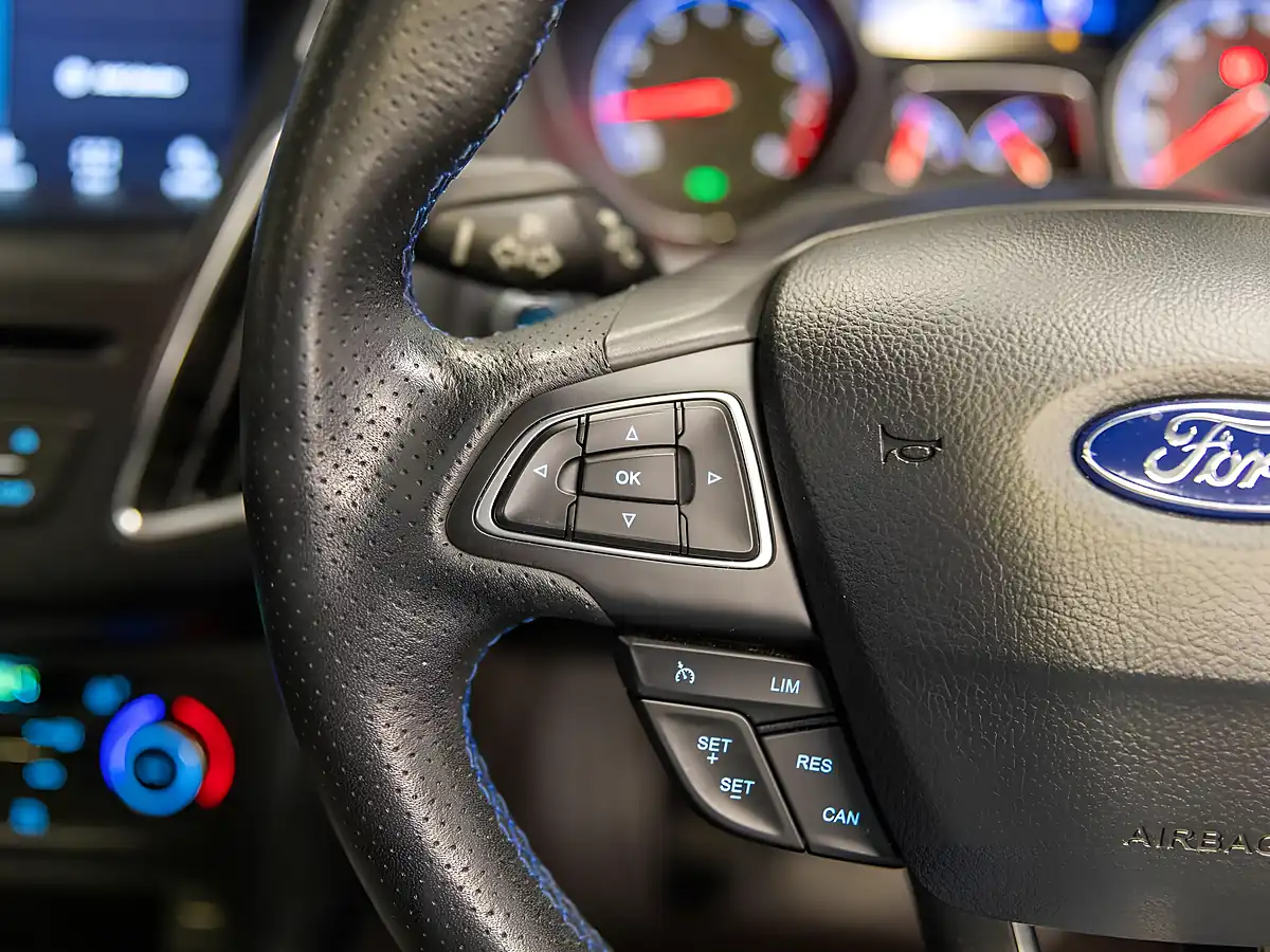 Used 2017 Ford Focus RS Blue - Interior and Exterior details 12