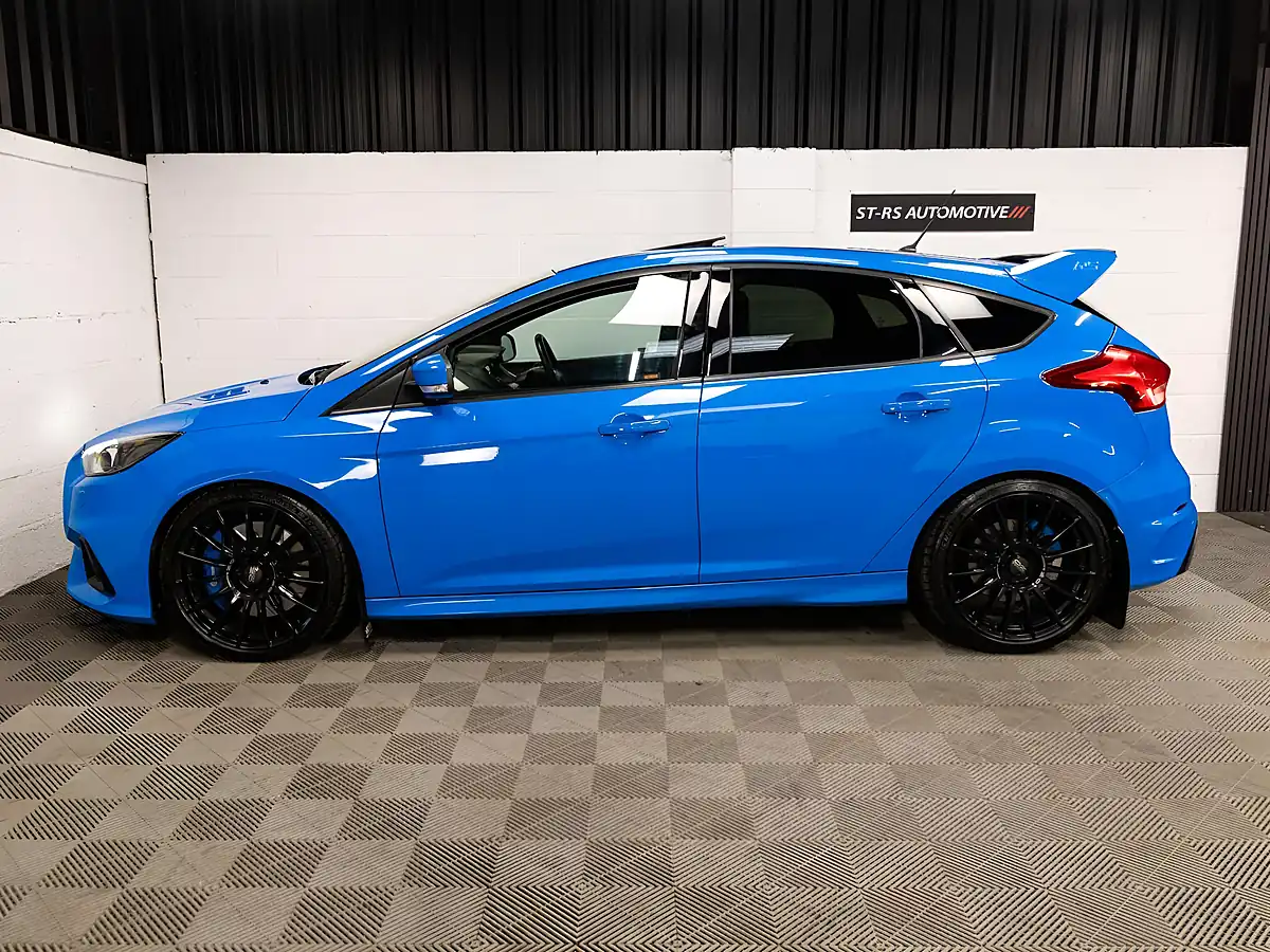 Used 2017 Ford Focus RS Blue - Interior and Exterior details 9