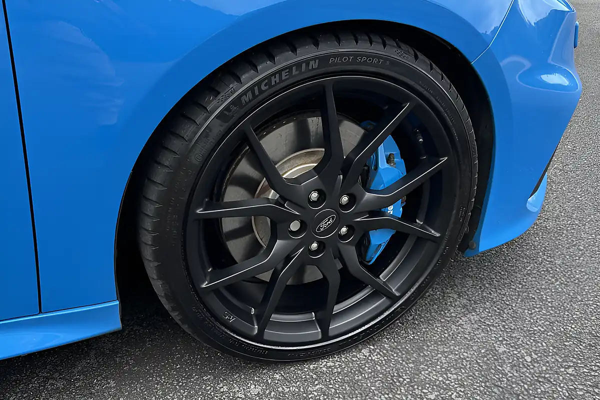 Used 2017 Ford Focus RS Blue - Interior and Exterior details 13