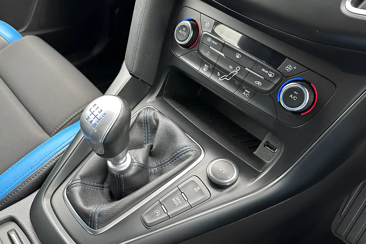 Used 2017 Ford Focus RS Blue - Interior and Exterior details 8