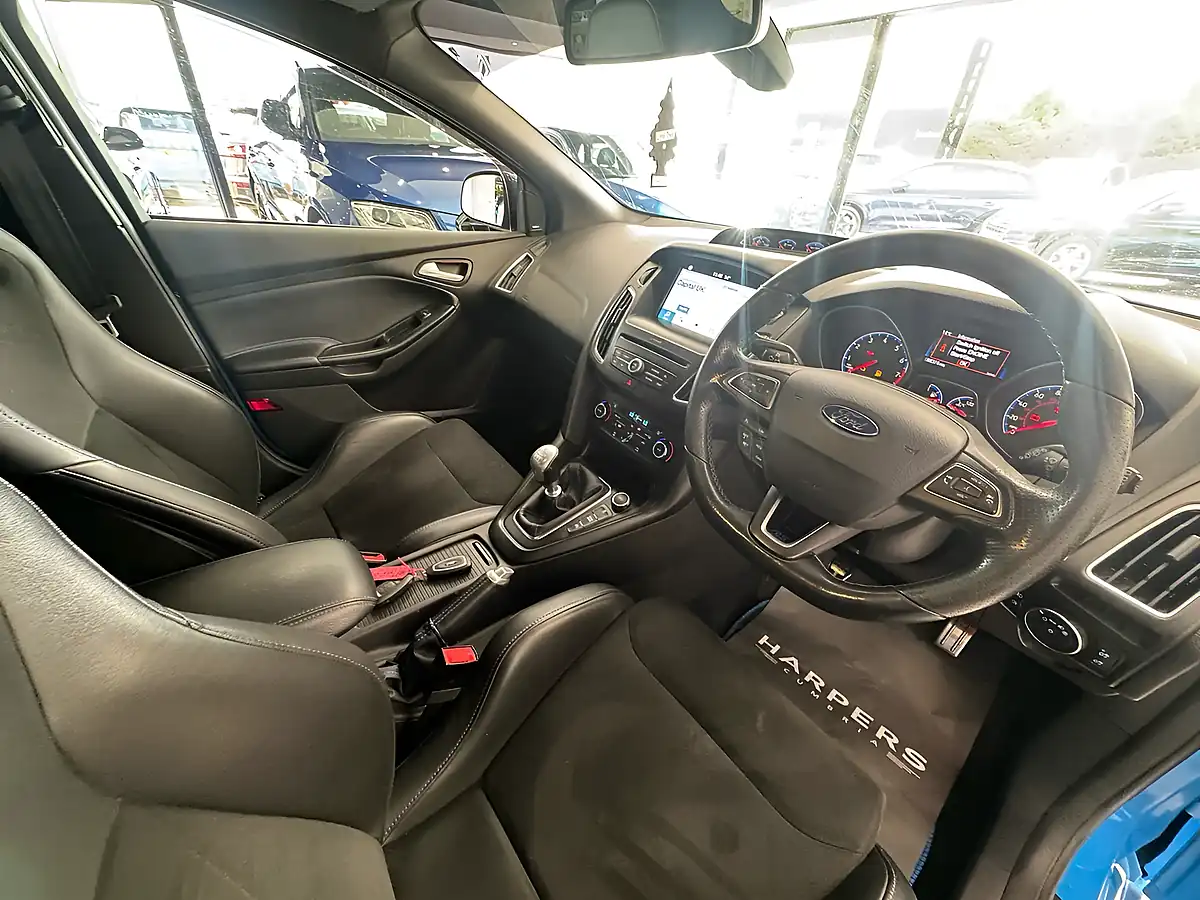 Used 2017 Ford Focus RS Blue - Interior and Exterior details 9