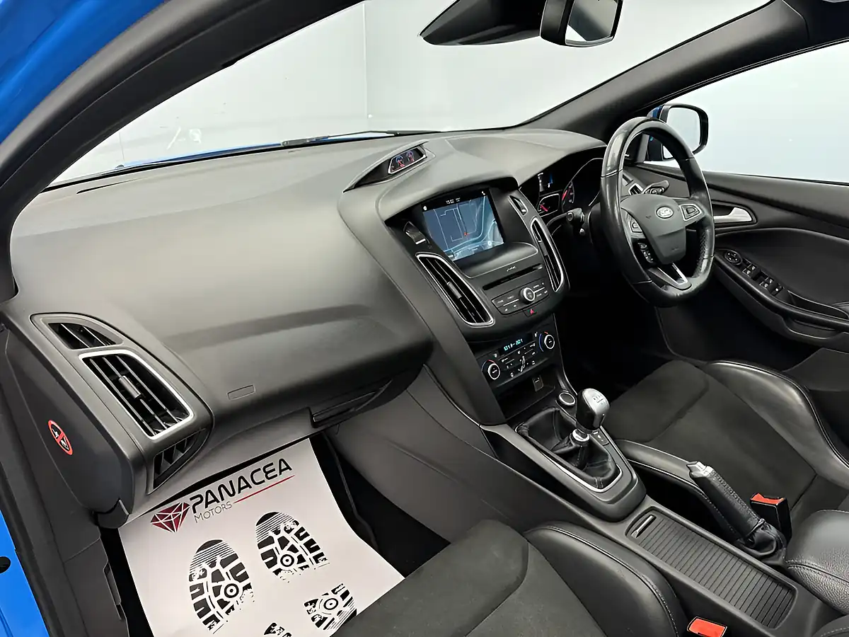 Used 2017 Ford Focus RS Blue - Interior and Exterior details 3
