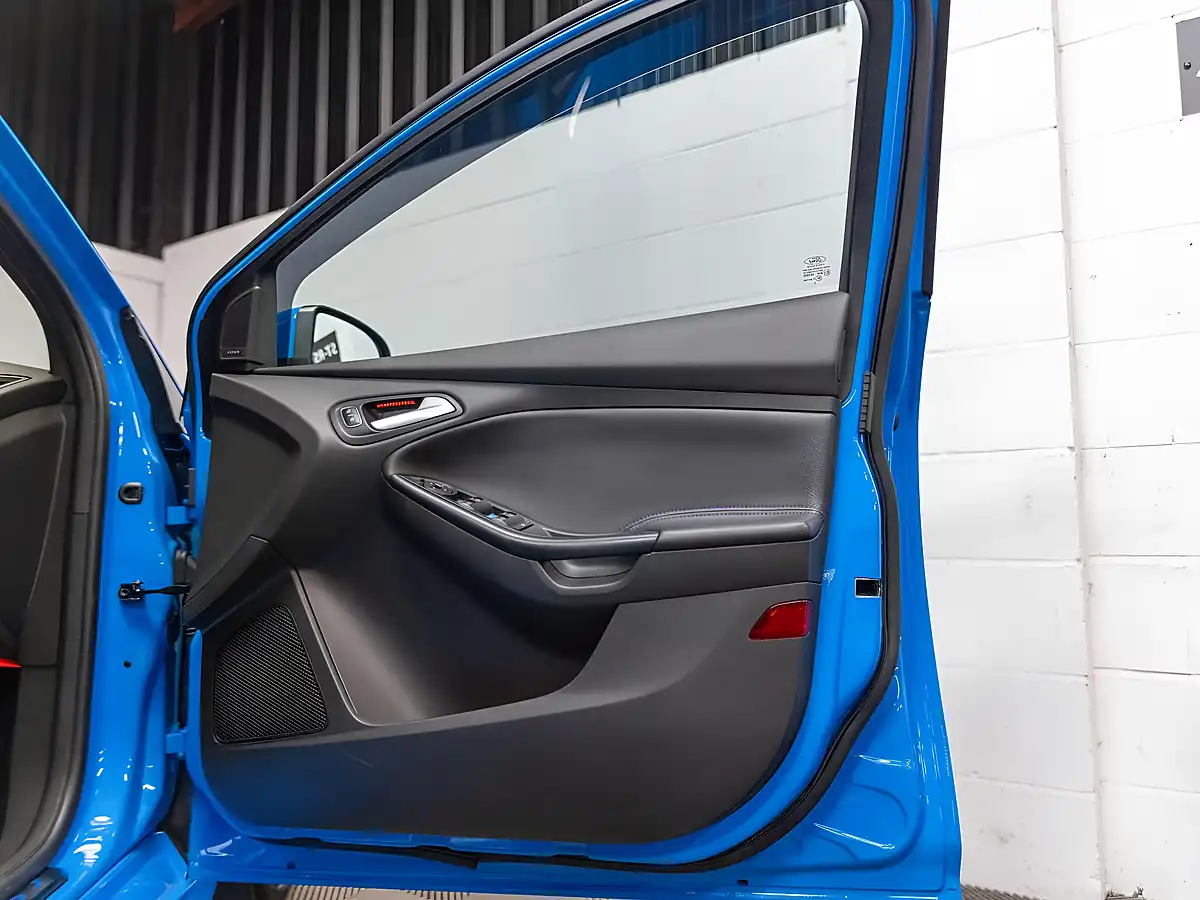 Used 2017 Ford Focus RS Blue - Interior and Exterior details 12