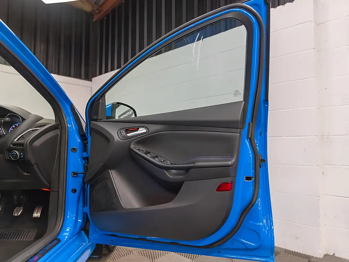 Used 2017 Ford Focus RS Blue - Interior and Exterior details 14