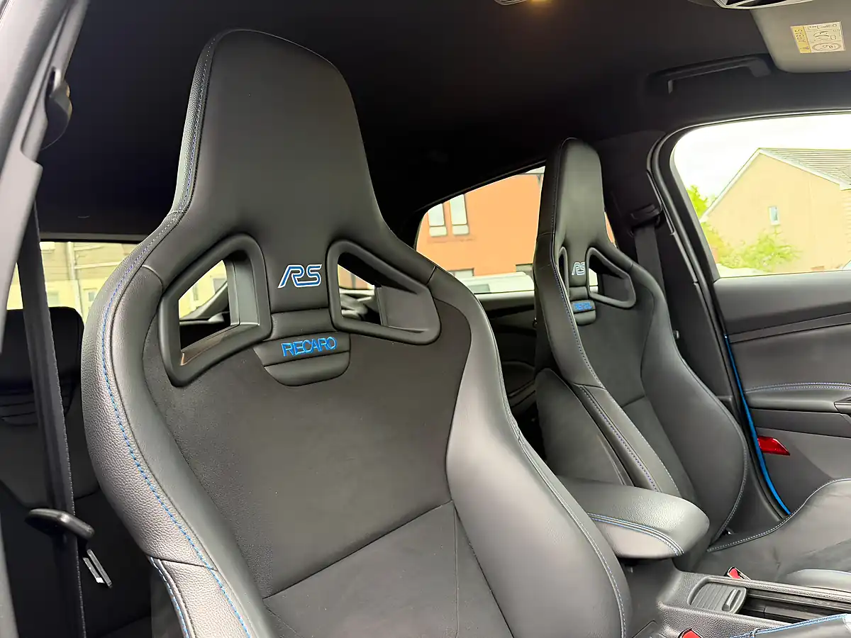 Used 2017 Ford Focus RS Nitrious Blue - Interior and Exterior details 11