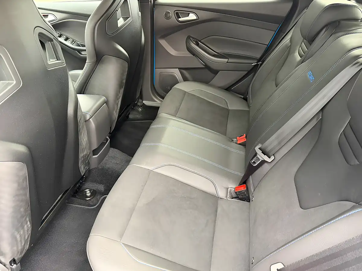 Used 2017 Ford Focus RS Nitrious Blue - Interior and Exterior details 12