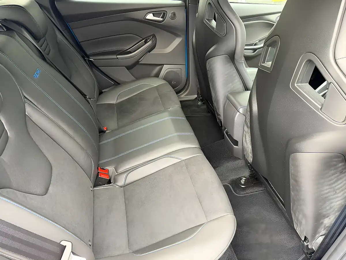 Used 2017 Ford Focus RS Nitrious Blue - Interior and Exterior details 14