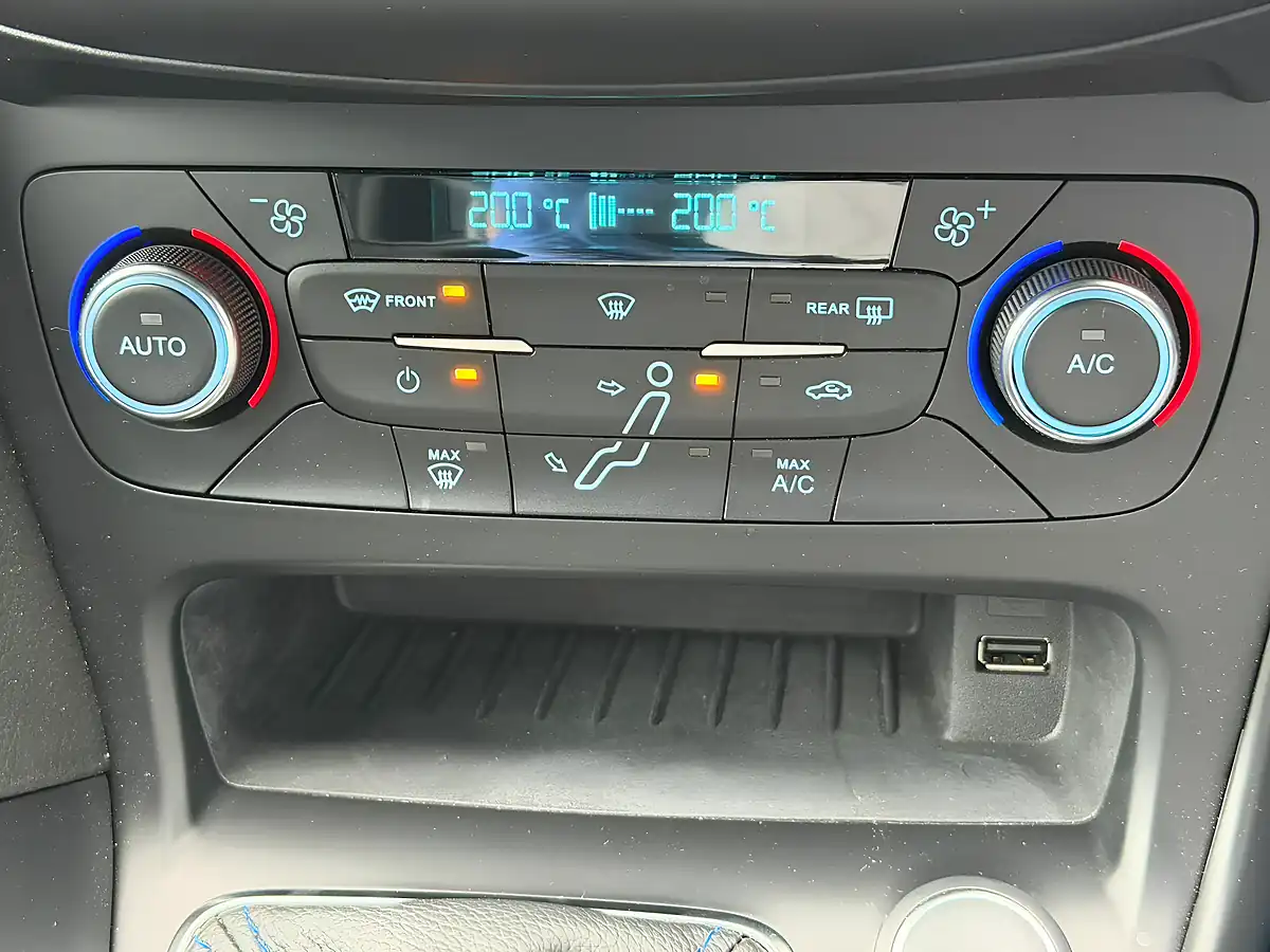 Used 2017 Ford Focus RS Nitrious Blue - Interior and Exterior details 16